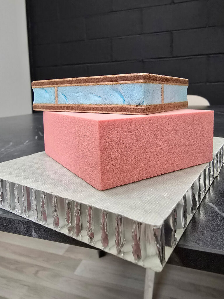 Campioni di materiali compositi e pannelli alleggeriti per arredamento navale